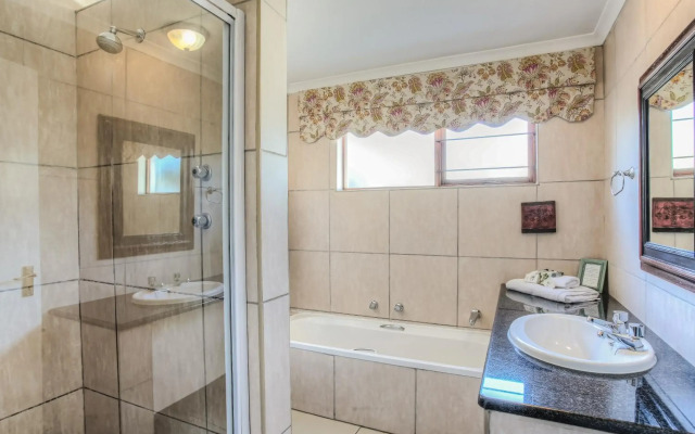 Sunninghill Guest Lodge