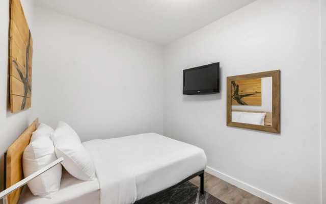 Hotel 27 by LuxUrban