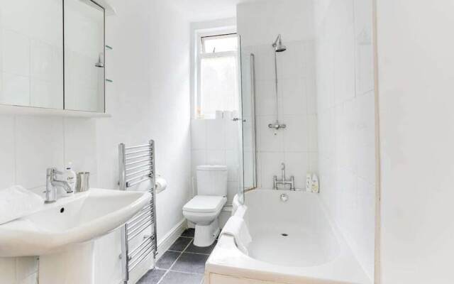 Sunny & Stylish 2bed Duplex in Maida Vale