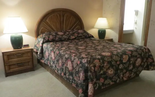 Churchills North Country Lodge LLC