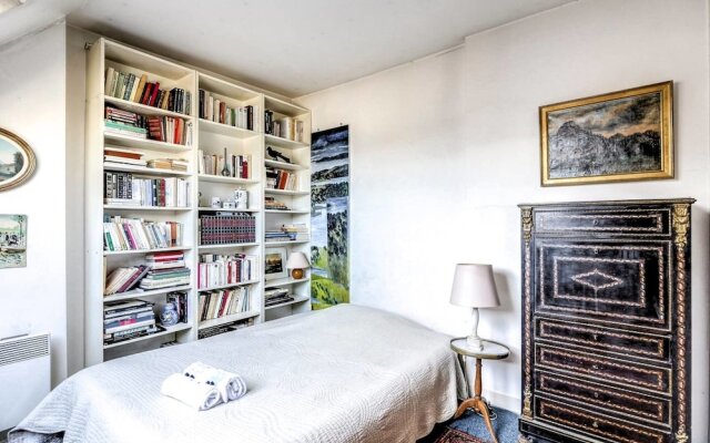 Rustic 3-bdr Family Apartment in Canal St. Martin