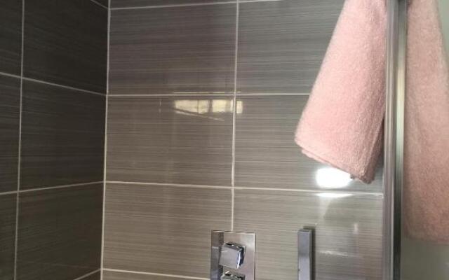 Stunning 2 bed flat Shepherds Bush