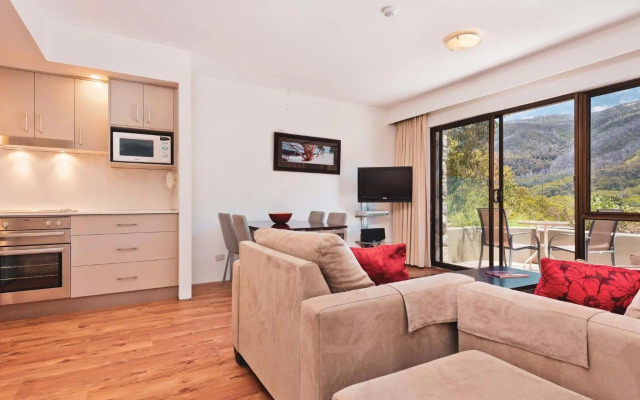 Lantern 1 Bedroom Balcony with car space and mountain view