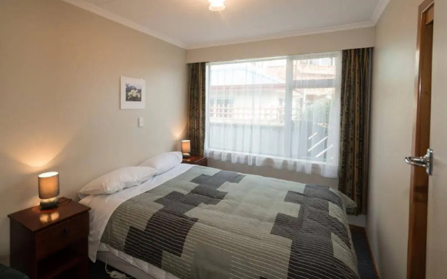 Accommodation Fiordland Self Contained Cottages – Guest Rooms – Te Anau