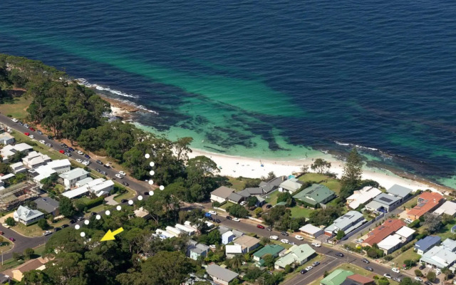 MOBYS AT HYAMS Hyams Beach 4pm check out Sundays