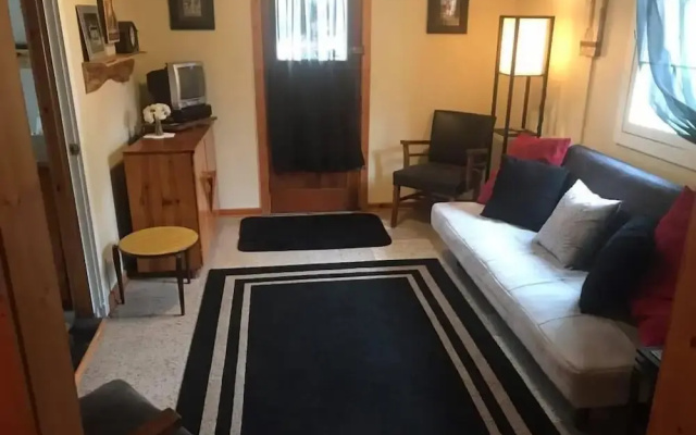 #5 - Times Square 2 Bedroom Cabin by RedAwning