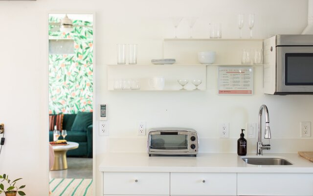 The Wesley by AvantStay – Mid-Century Modern Oasis with Pool