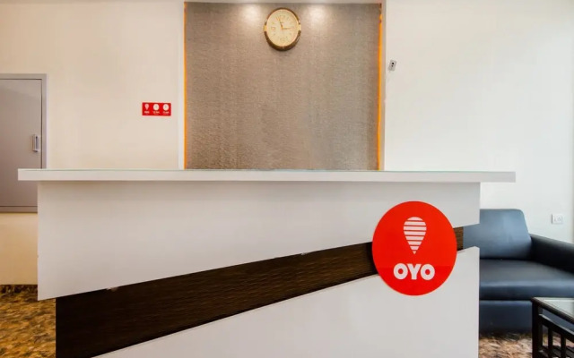 OYO 9327 Royce Executive