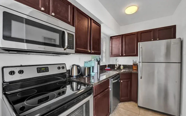 Lovely 1- Bedroom Rental Unit With Pool