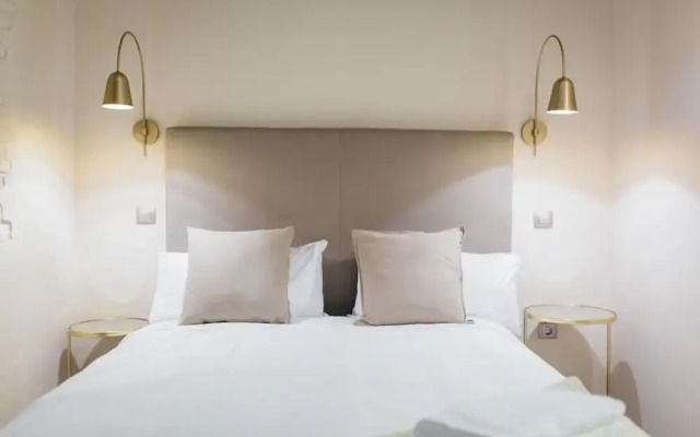 One Lux Byron Suites Deluxe Studio w Rooftop Pool