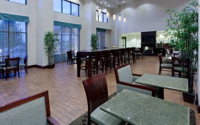 Hampton Inn & Suites Syracuse Dewitt