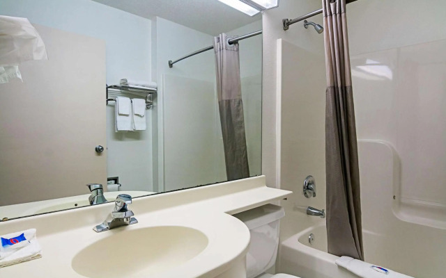 Motel 6 Sycamore, IL