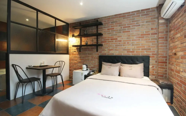 Jeonju Gosa Yaja Hanokmaeul