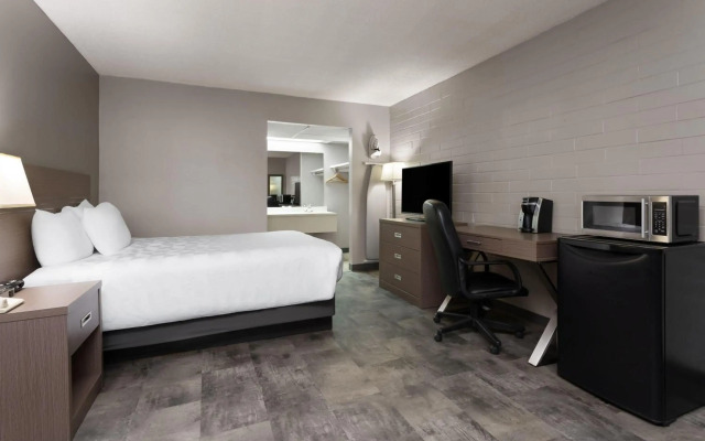 Travelodge by Wyndham Grande Prairie