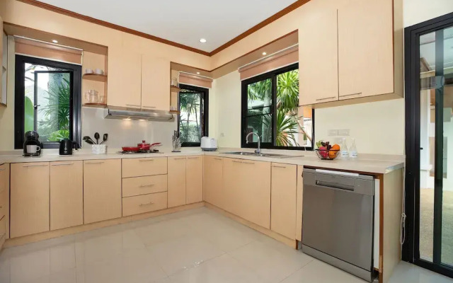 Balinese-Style 3BR Pool Villa Tina
