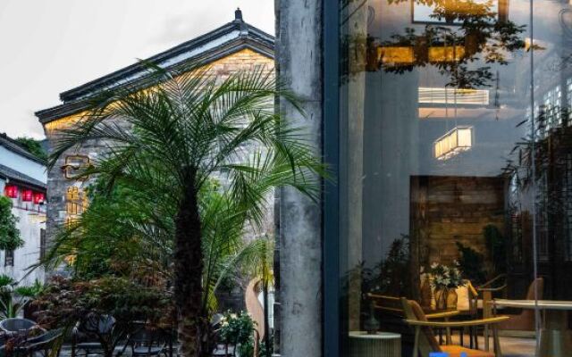 Hangzhou Jiande Yanzhou Ancient City. Looking at Shan Mei Yard.