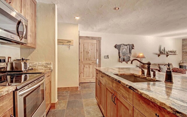 1710 The Willows 1 Bedroom Condo by RedAwning