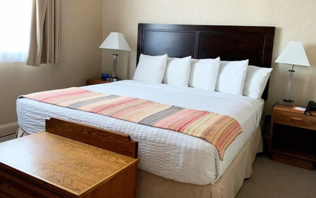 Coachman Inn & Suites