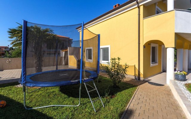Stunning Home in Buje With Wifi and 2 Bedrooms