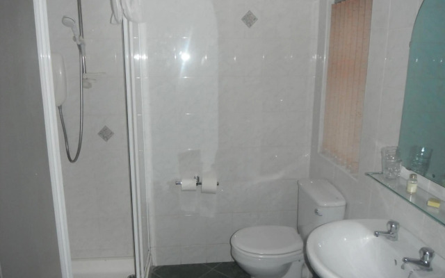 5 Corners Guest Inn