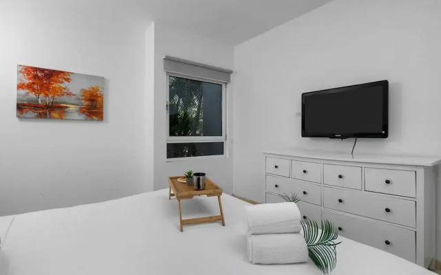 Charming 1br1ba Condo in Great Location With Pool
