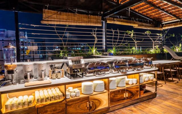 Sky Gem Central Hotel