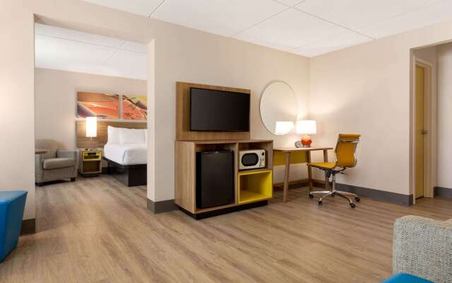 Hotel Bo, a Days Inn by Wyndham Chattanooga Downtown