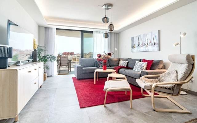 Inf4.6p - Spacious Holiday Home in Estepona