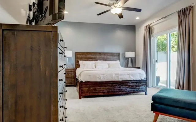 Amazing 4-bdrm W/backyard Paradise in Scottsdale!