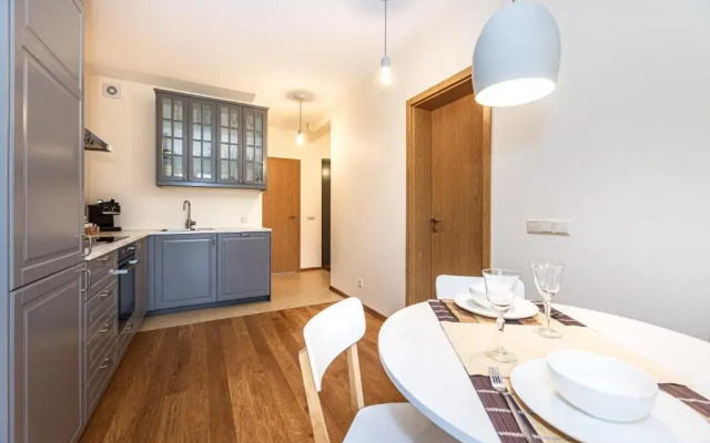 Verde Apartment, By Cohost