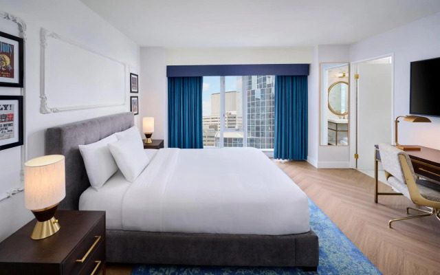Pantages Hotel Downtown Toronto