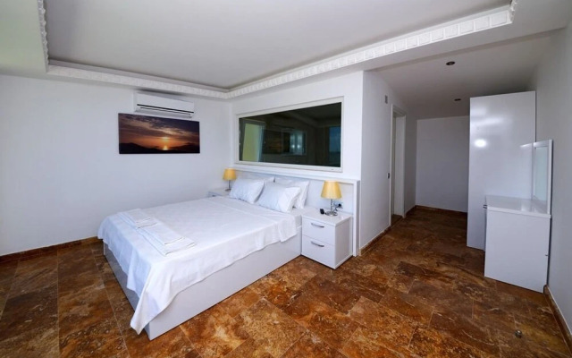 Villa Montana by Akdenizvillam