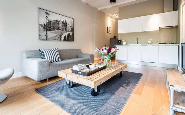 Prince Canalhouse Apartment Suites