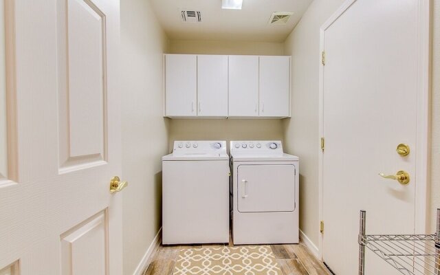 PeachTree - 2 Br home by RedAwning