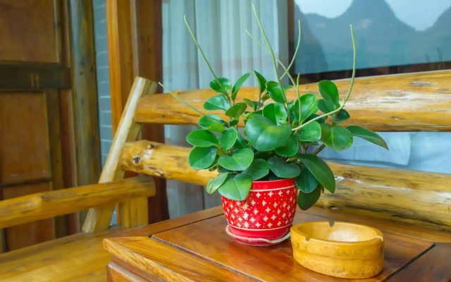 Yangshuo Scenic Mountain Retreat
