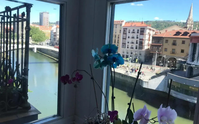 Old Town & River (Casco Viejo Bilbao) E-BI 1138