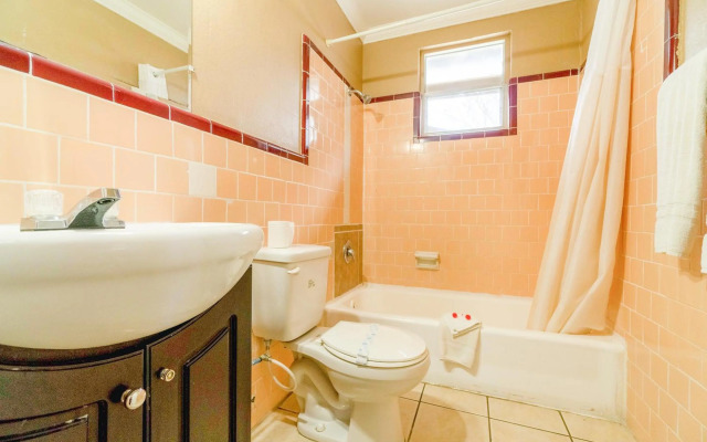 Capital O Hotel Beeville - US 181