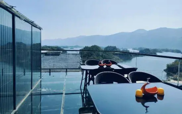 Xiandao Lake Four Seasons Lakeside Hotel (Sky City Scenic Area)