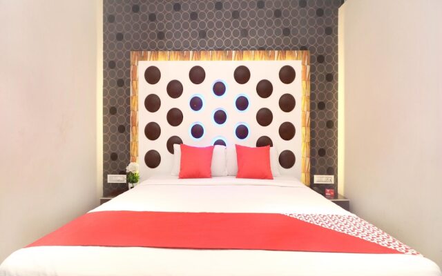 OYO 14829 Hotel J Cruise