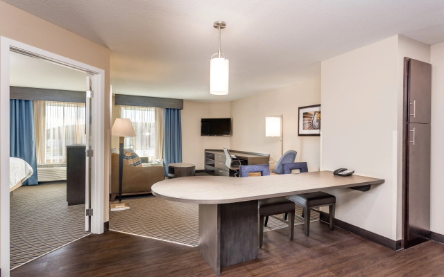 Candlewood Suites Eau Claire I-94