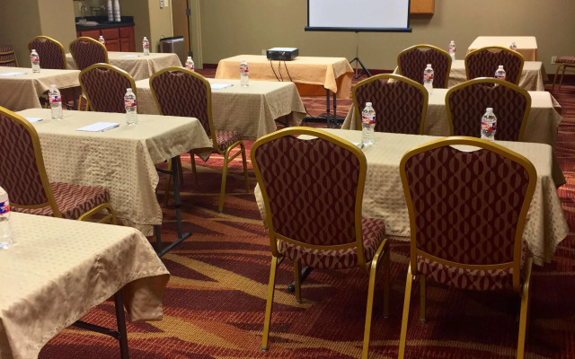 Hampton Inn Hays-North of I-70