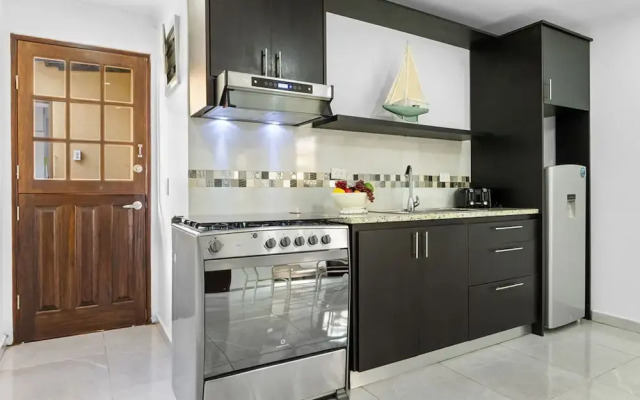 Urban 5BR Private Pool Getaway 10 Min- Bch