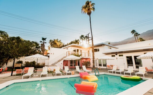 The Wesley by AvantStay – Mid-Century Modern Oasis with Pool