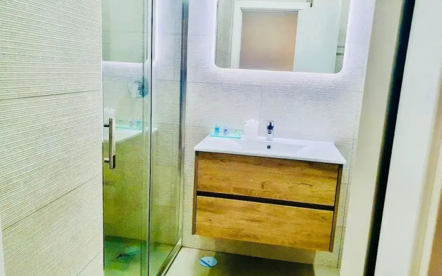 Lagos Marina View apt on Main Avenue Near Beaches