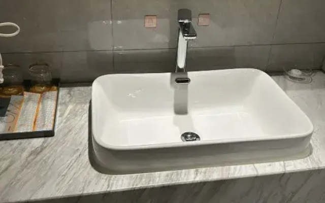 Vienna Hotel ( Guiyang Yunyan District Government Daying Po subway station)