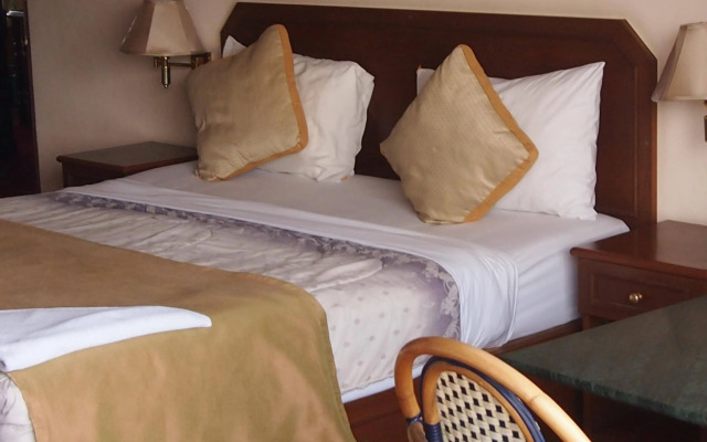 Richman Poorman Guesthouse