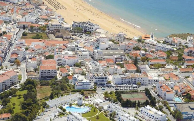 Casa Alto do Moinho by Portucasa