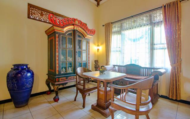 Oyo 1650 Griya Joglo Homestay
