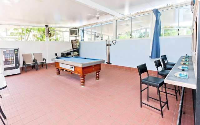 White Crest Apartments