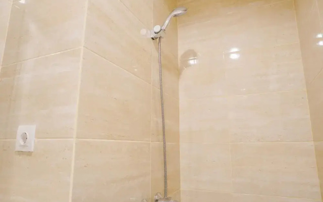 Fully Furnished Studio Apartment with Cozy Design Springwood Residence